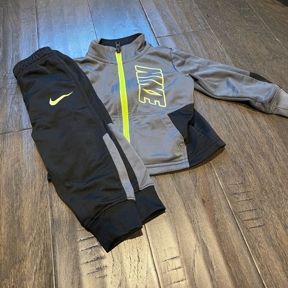 Nike sweat suit bundle